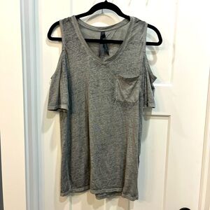 Seven7 Jeans Gray Tee with Cut out Cold Shoulders Raglan Size Small V-Neck